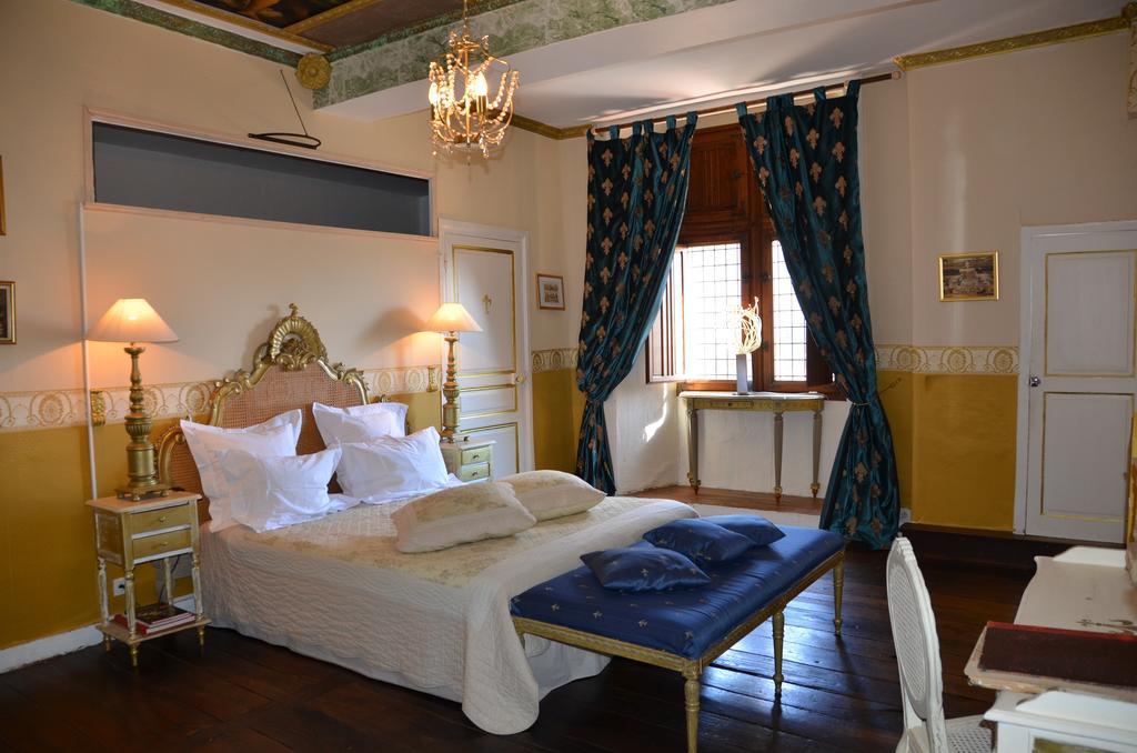 ロシュフォール・アン・テール ラ トゥール ドゥ リヨン Bed & Breakfast エクステリア 写真