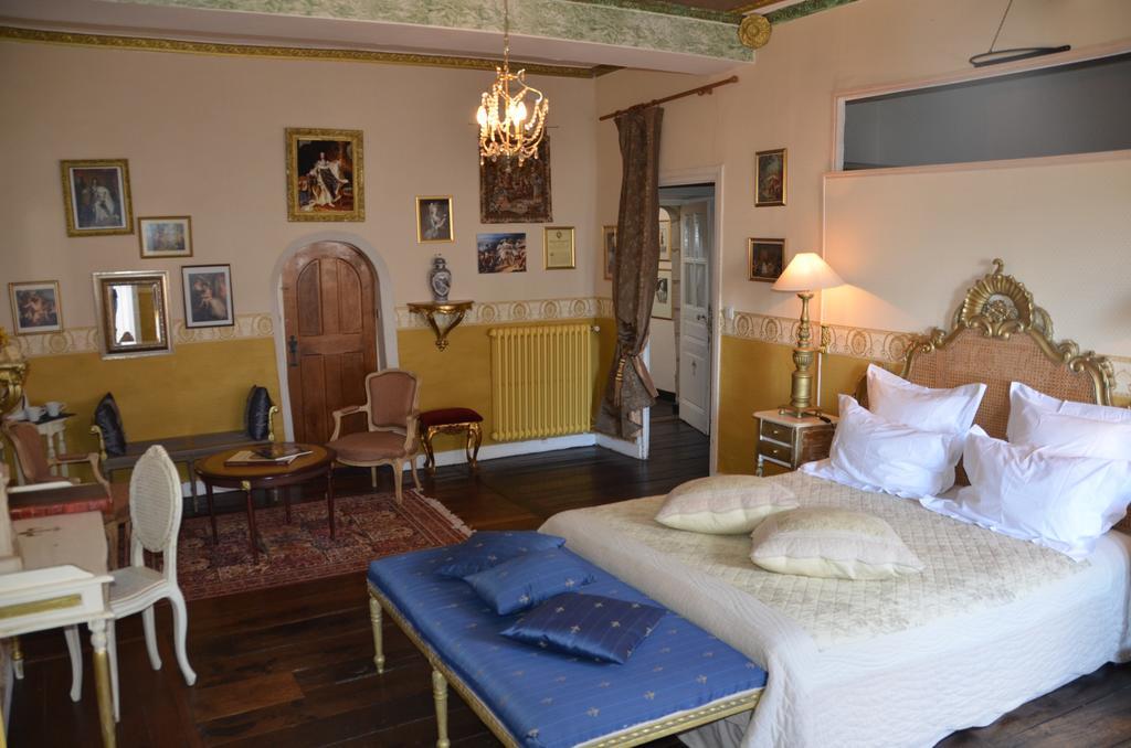 ロシュフォール・アン・テール ラ トゥール ドゥ リヨン Bed & Breakfast エクステリア 写真
