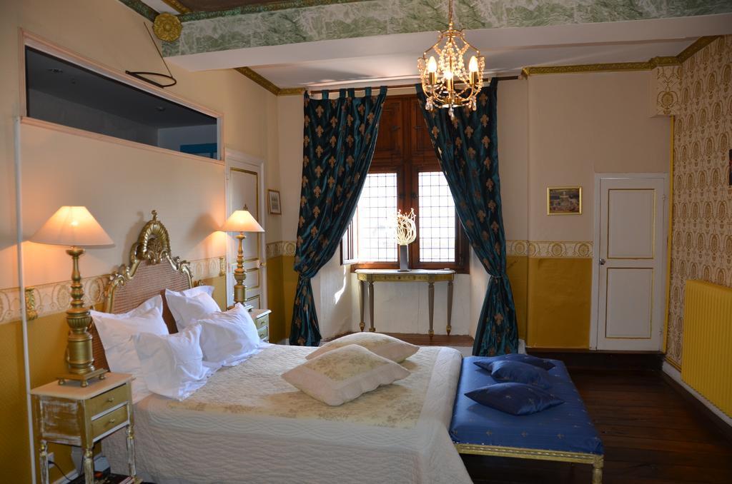 ロシュフォール・アン・テール ラ トゥール ドゥ リヨン Bed & Breakfast エクステリア 写真