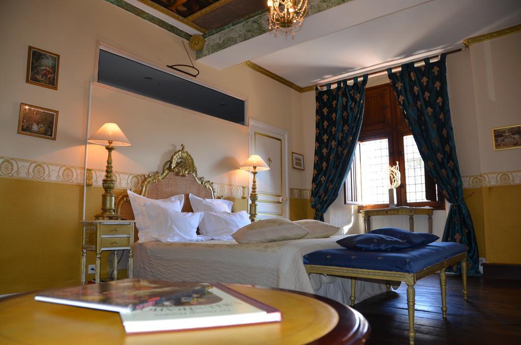 ロシュフォール・アン・テール ラ トゥール ドゥ リヨン Bed & Breakfast エクステリア 写真