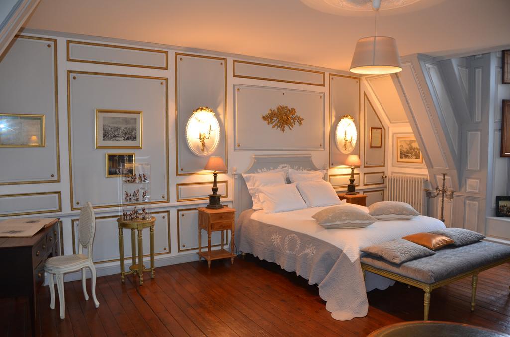 ロシュフォール・アン・テール ラ トゥール ドゥ リヨン Bed & Breakfast エクステリア 写真