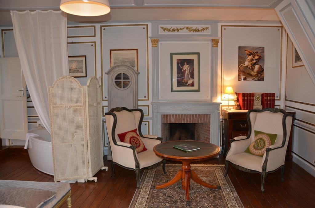 ロシュフォール・アン・テール ラ トゥール ドゥ リヨン Bed & Breakfast エクステリア 写真